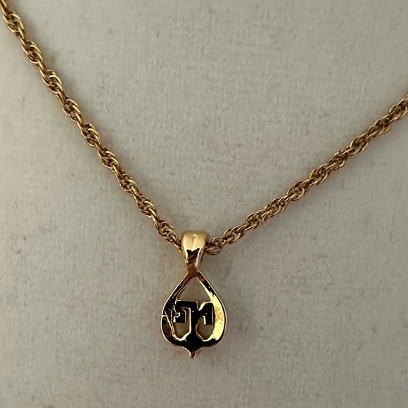 Nina Ricci Elegant Classic Logo Necklace - Picture 9 of 11